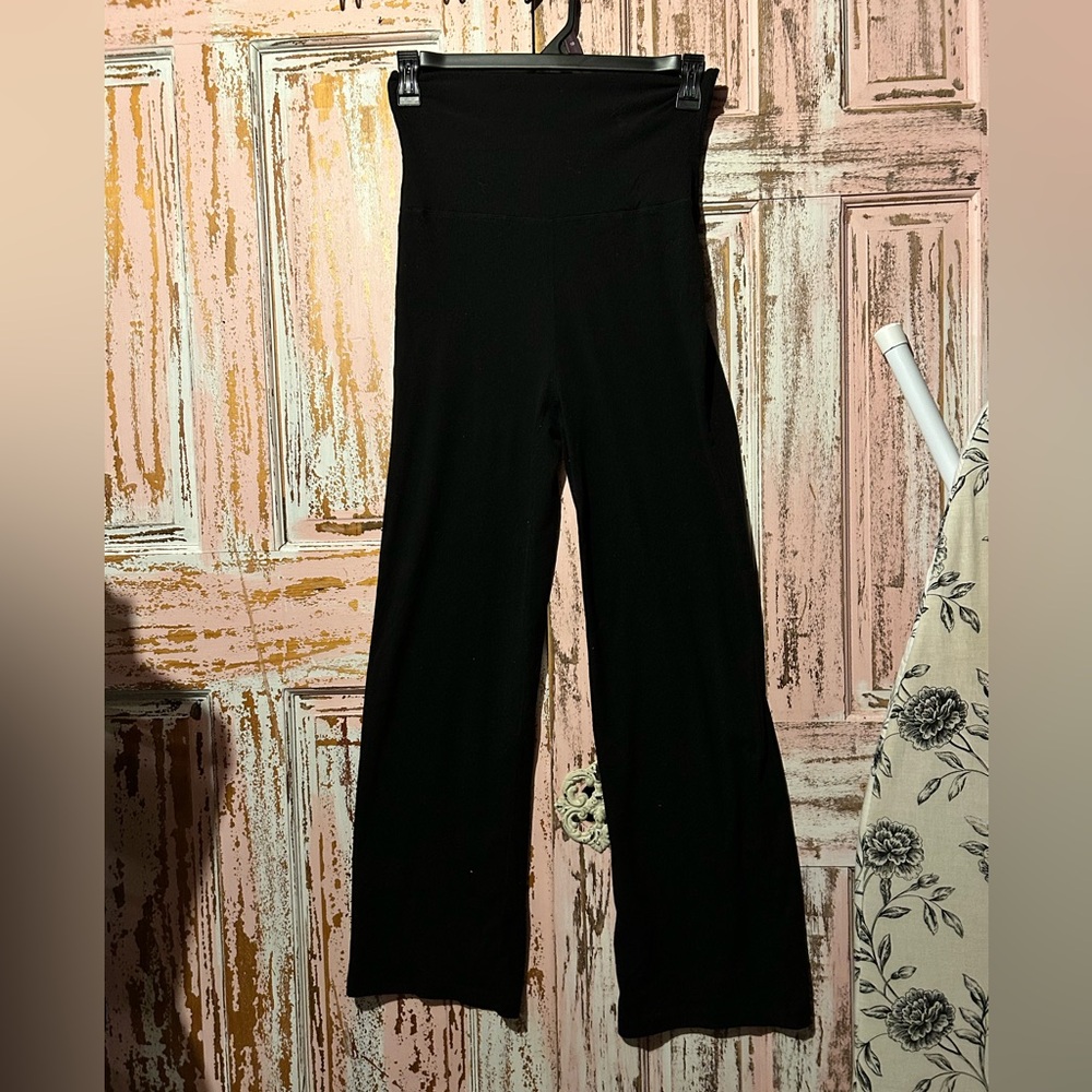 Chic Black Women's High-Rise Leggings. Very soft. Wide leg.